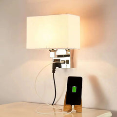Zidna Lampa s Ugrađenim USB/USB-C Punjenjem + utičnica Outlet Prodaja
