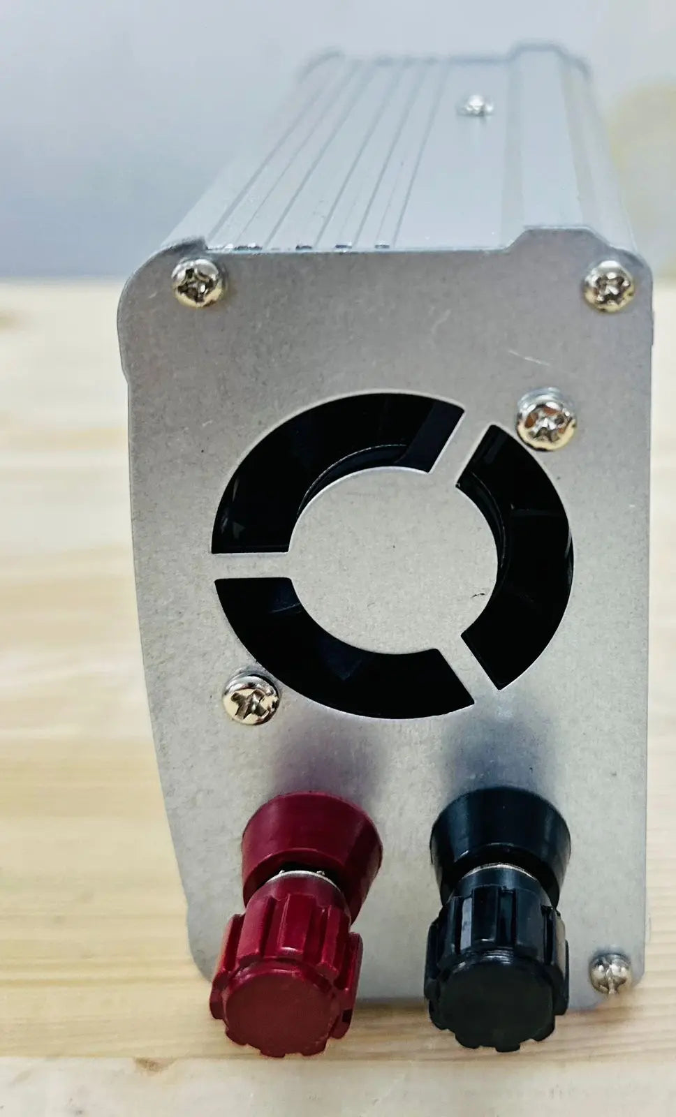 INVERTER PRETVARAČ NAPONA 1600W Top Proizvodi