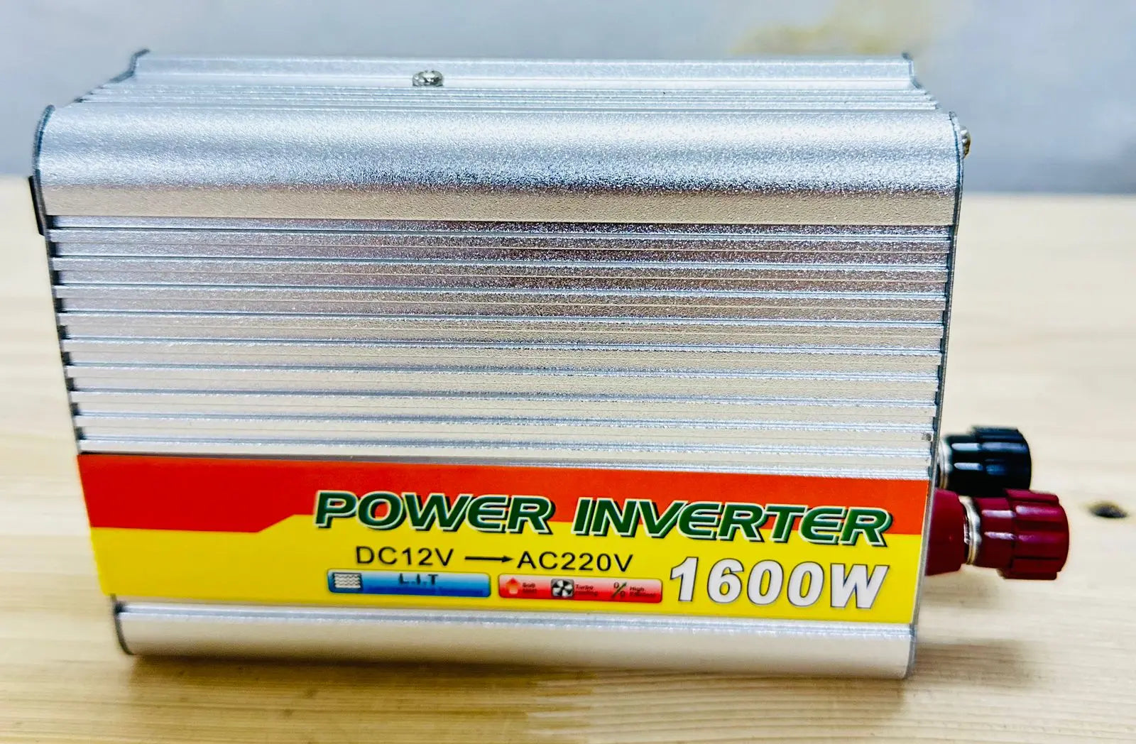 INVERTER PRETVARAČ NAPONA 1600W Top Proizvodi