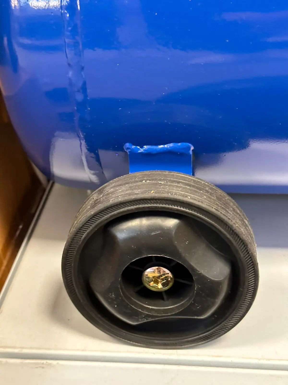 KOMPRESOR HAMMER TOOLS 50L SA 2 IZLAZA KOMPRESOR HAMMER TOOLS 50L SA 2 IZLAZA