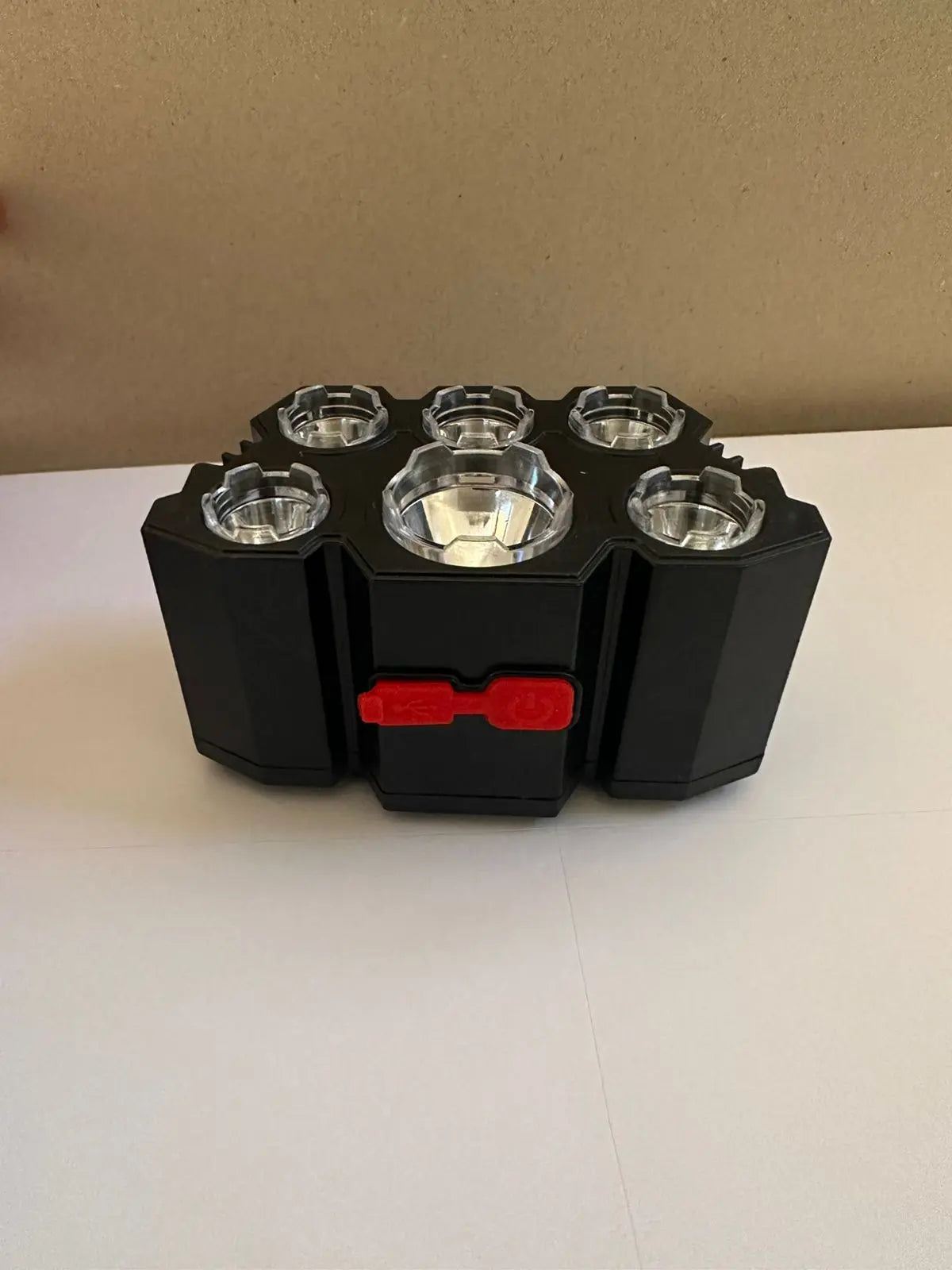 NAGLAVNA LAMPA SA USB PUNJAČOM SA 6 JAKIH LEDICA Top Proizvodi