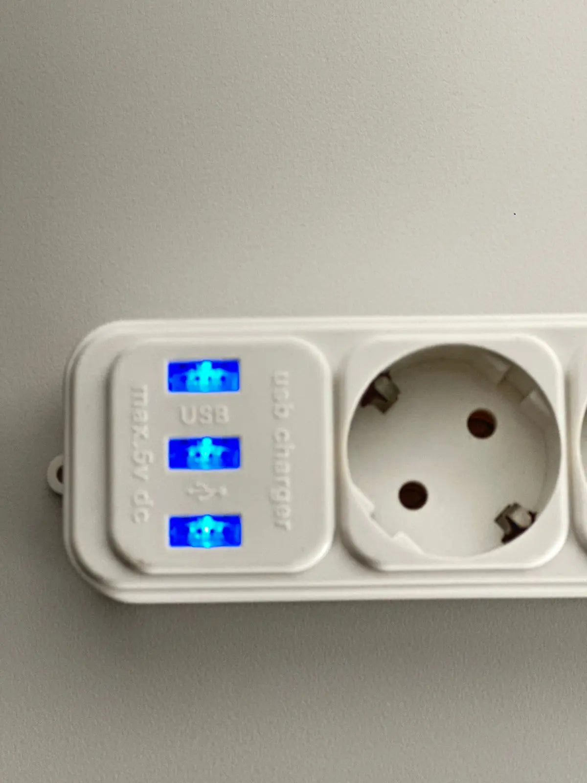 Produžni kabel (4 utičnice, 3 USB ulaza) 2KOMADA Top Proizvodi